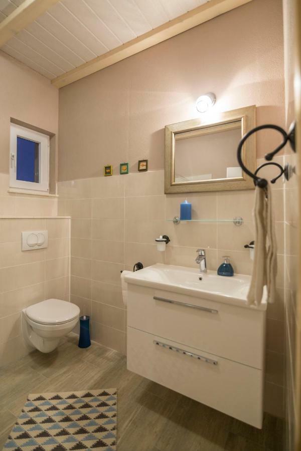 Apartments Mardesic Komiža Esterno foto
