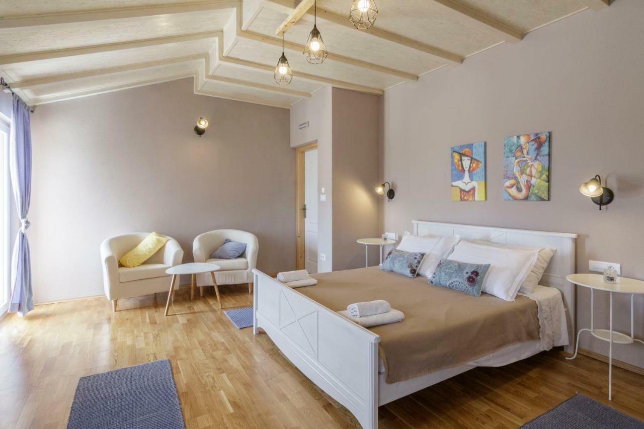 Apartments Mardesic Komiža Esterno foto