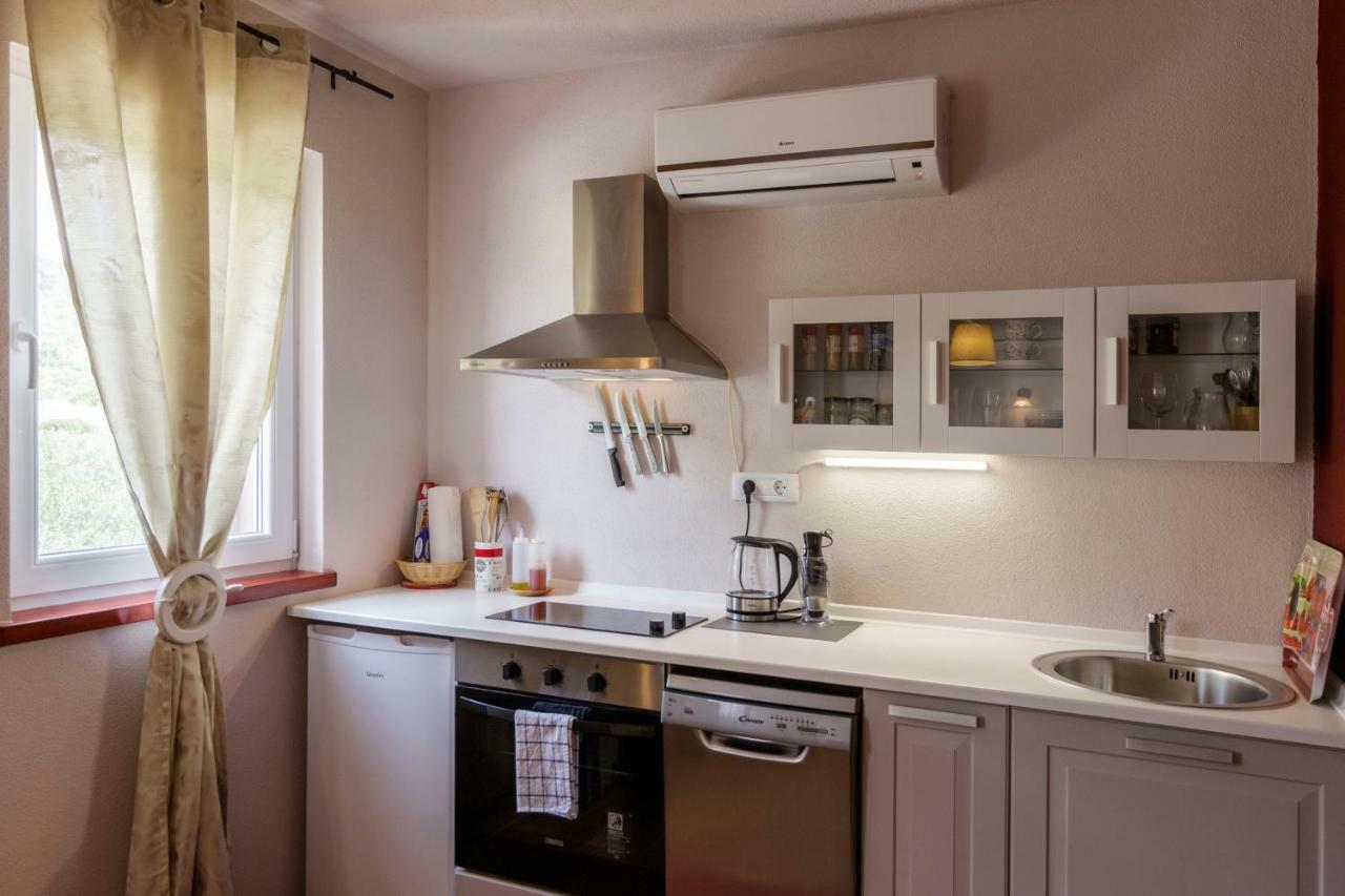 Apartments Mardesic Komiža Esterno foto