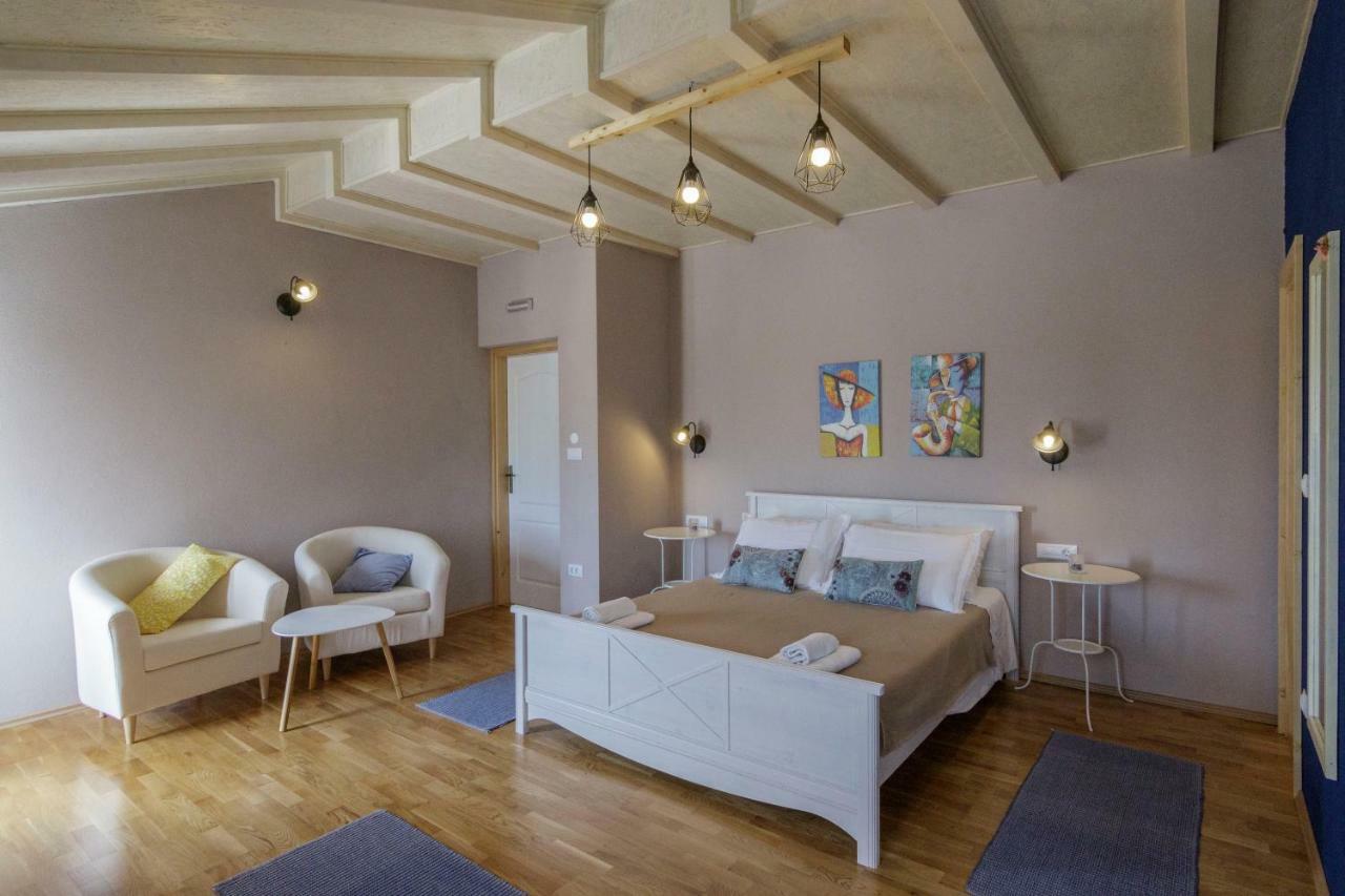 Apartments Mardesic Komiža Esterno foto