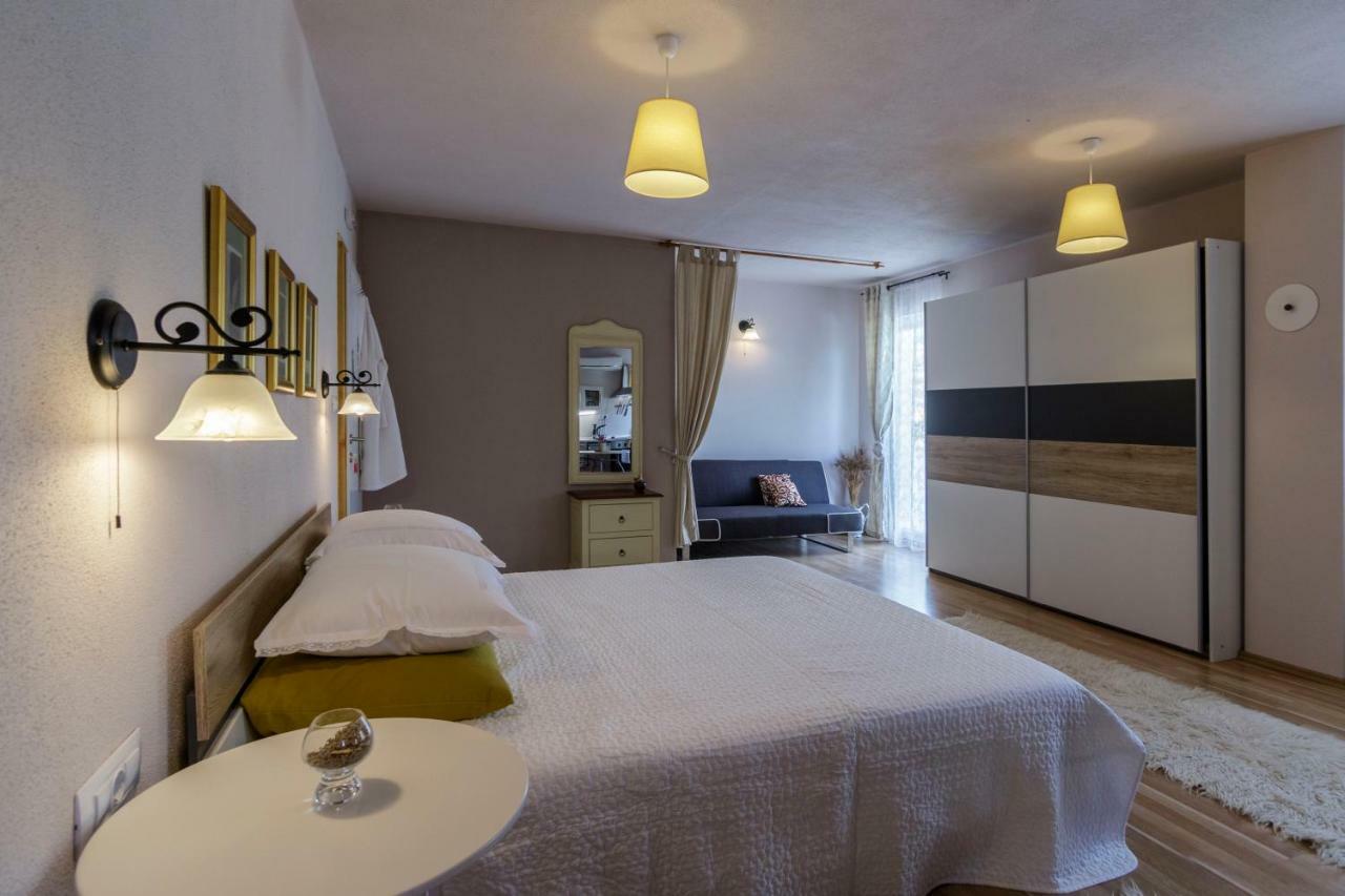 Apartments Mardesic Komiža Esterno foto