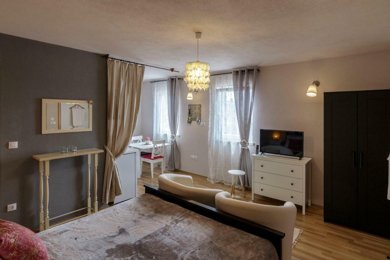 Apartments Mardesic Komiža Esterno foto
