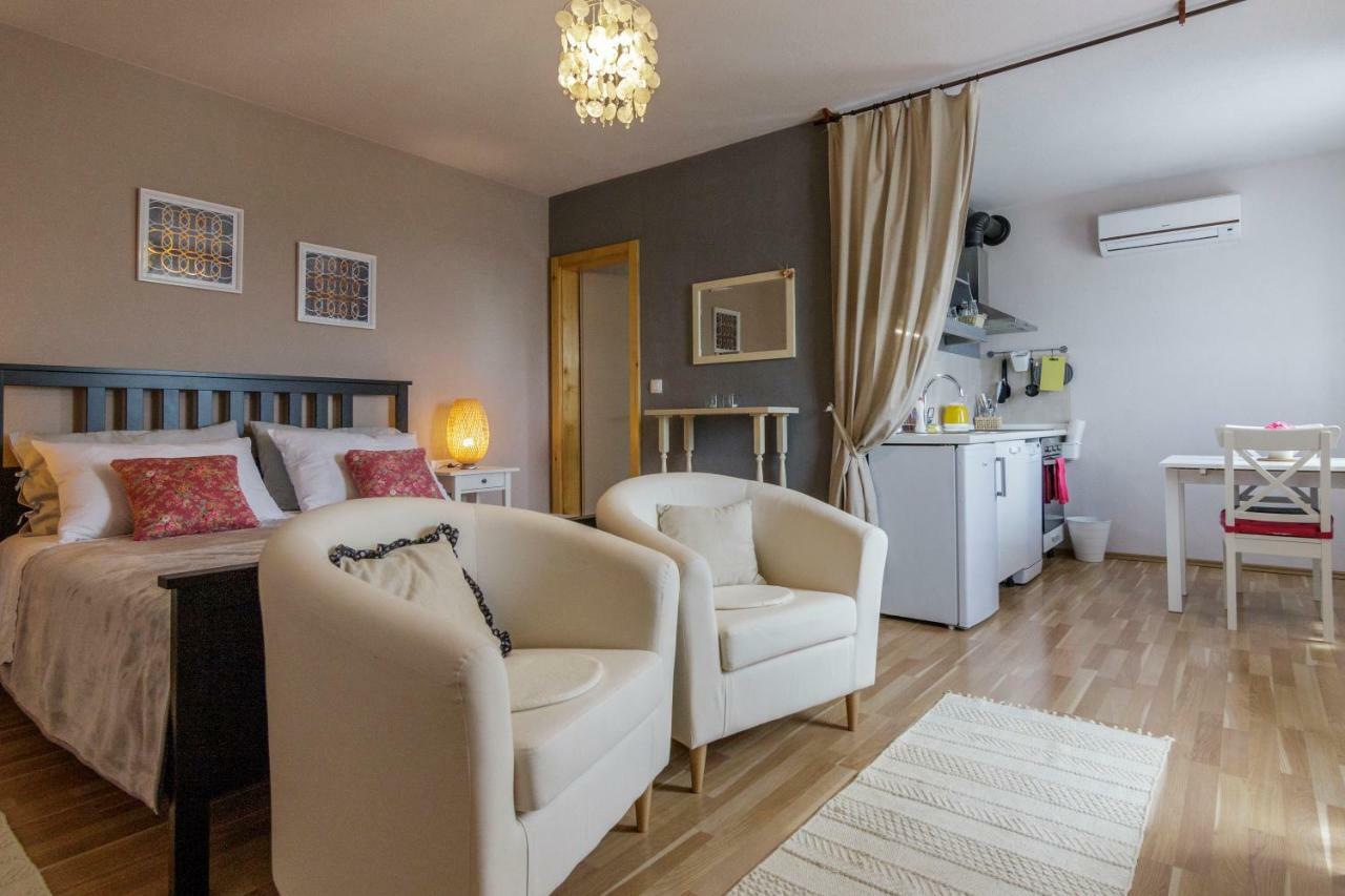 Apartments Mardesic Komiža Esterno foto