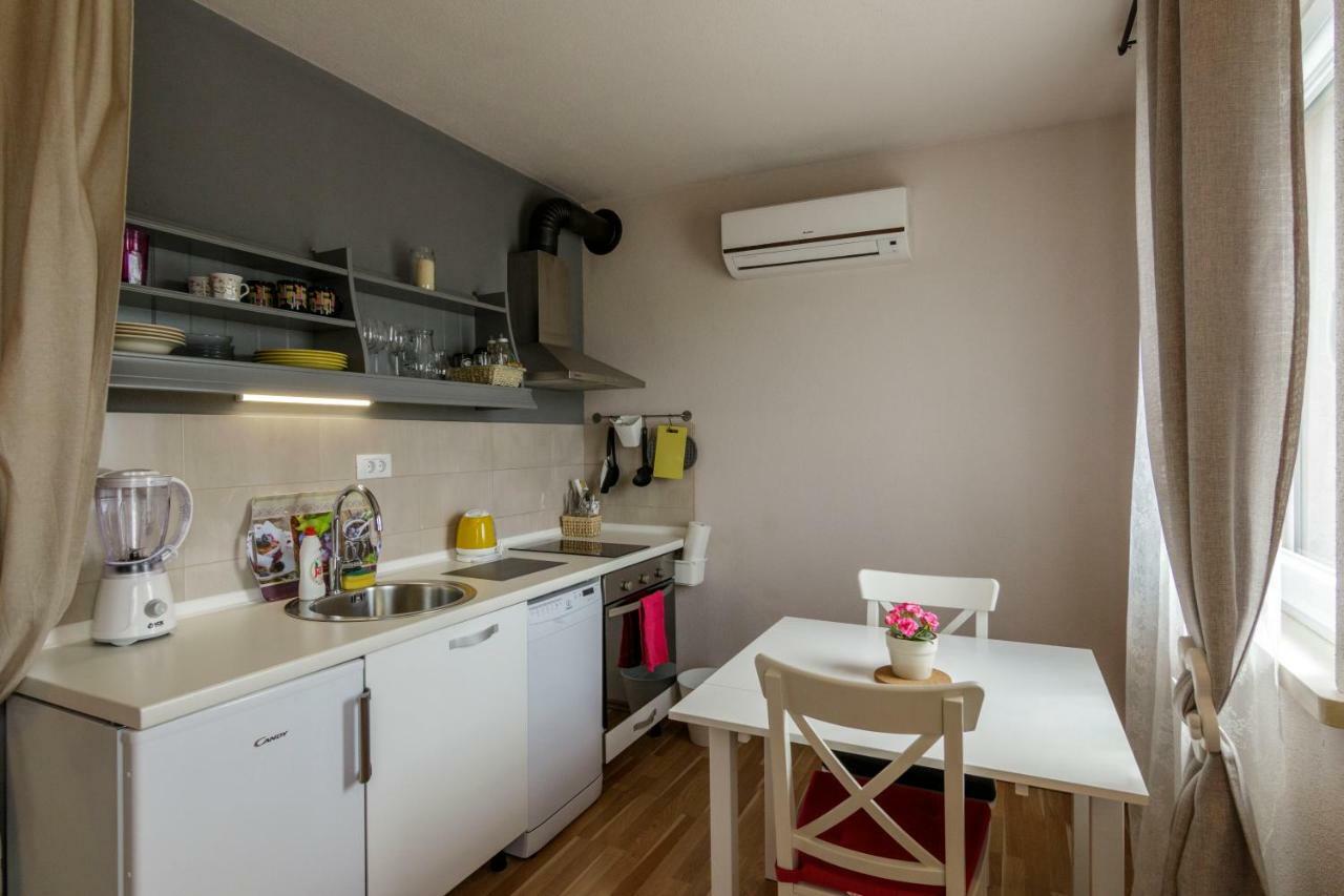 Apartments Mardesic Komiža Esterno foto