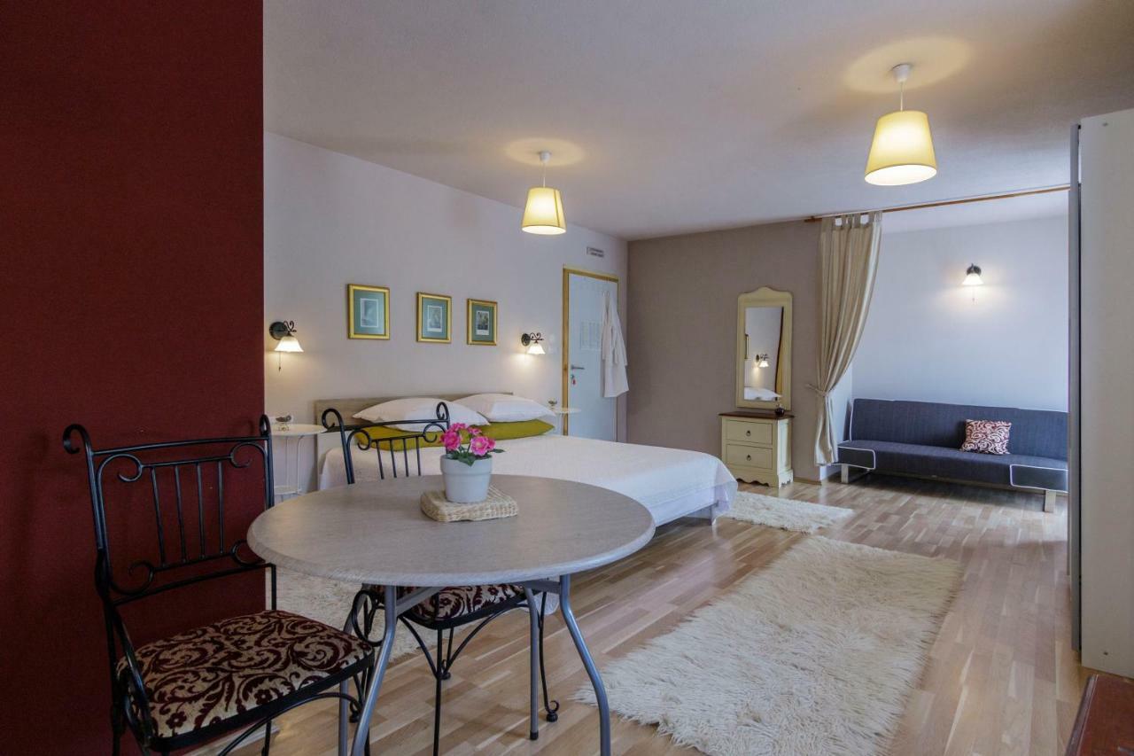 Apartments Mardesic Komiža Esterno foto